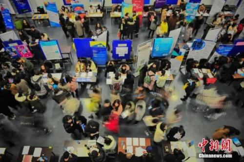 資料圖：天津舉行的一場招聘會 。 <a target='_blank'  data-cke-saved- >中新社</a>記者 佟郁 攝