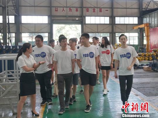 中國僑網(wǎng)圖為考察現(xiàn)場�！±顐�(qiáng)　攝